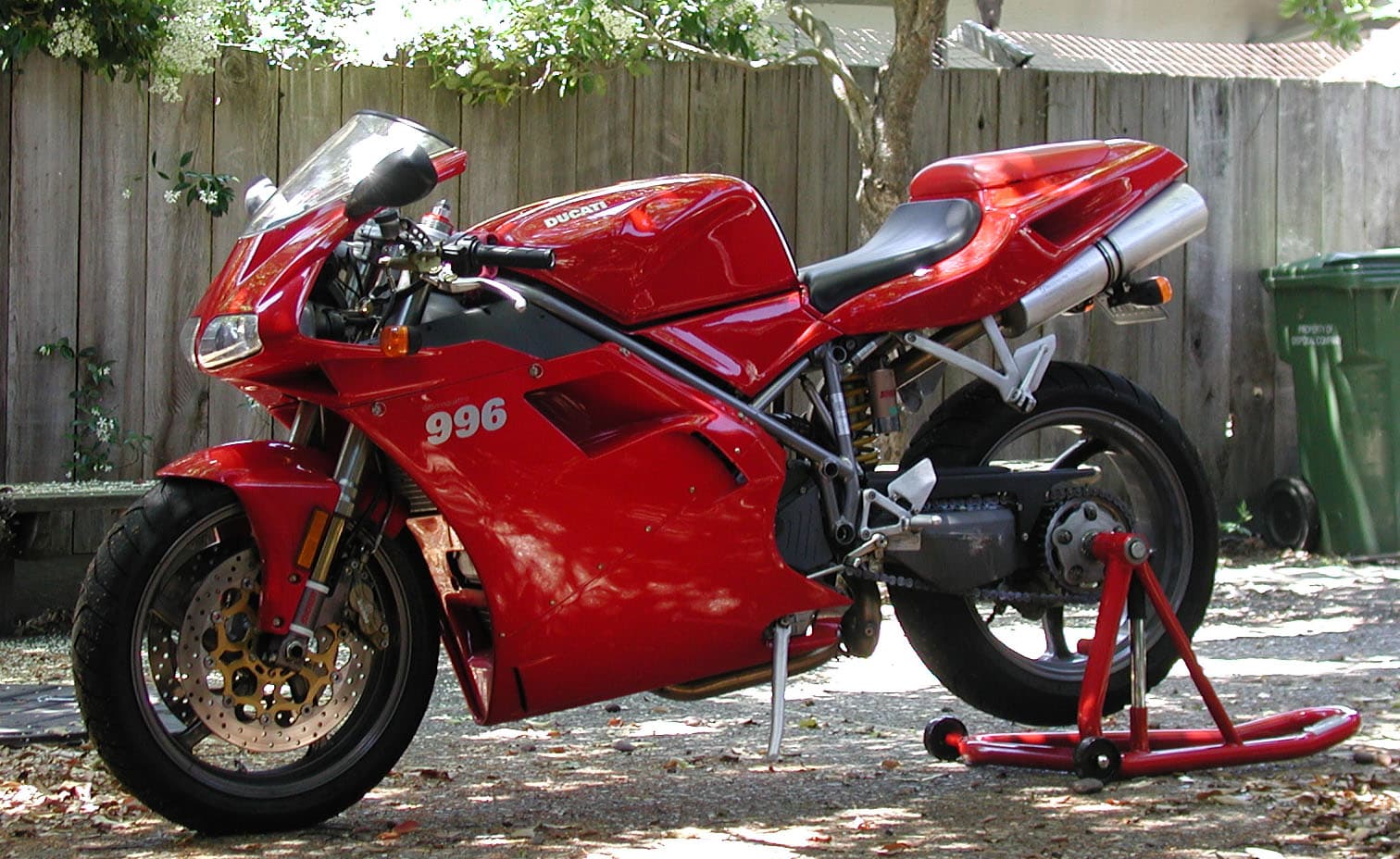 996